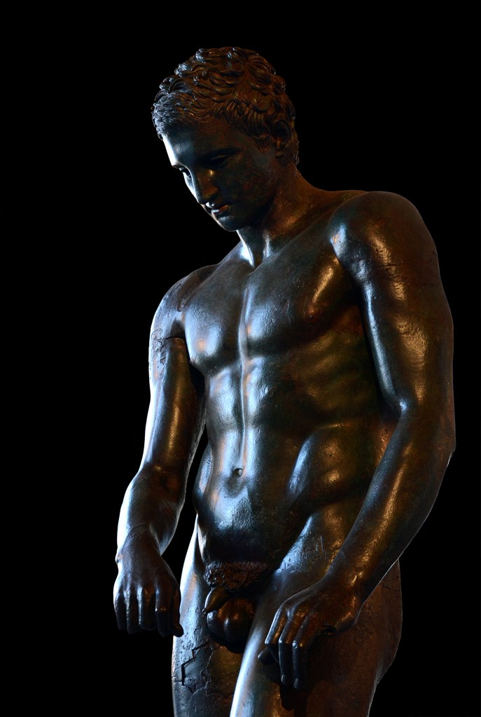 Croatian_Apoxyomenos_Louvre_25112012_01, wikimedia org
